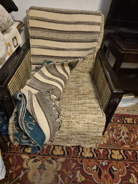 Donez mai multe obiecte de mobilier, se ridica din Bucuresti Drumul Taberei